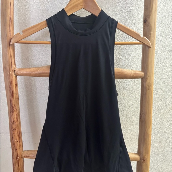 Lululemon tank - Picture 1 of 3